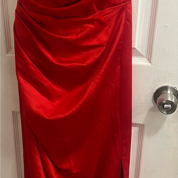 Red dress - Picture 3 of 9